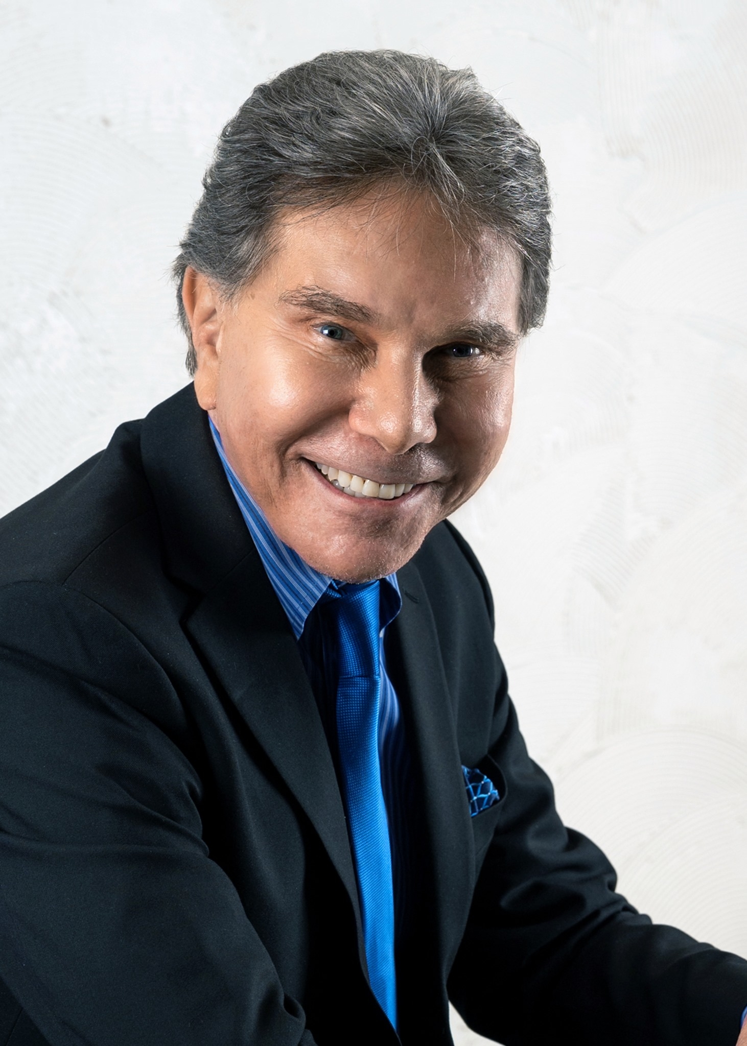 Cialdini's Six Principles of Persuasion - Evolve US